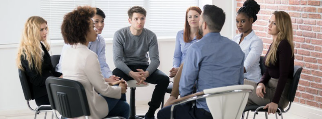 hablar en grupo sana
